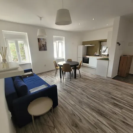 Apartman Yellow Póla