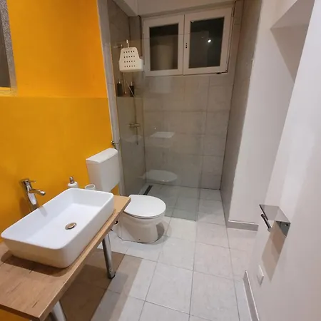 Yellow Apartament