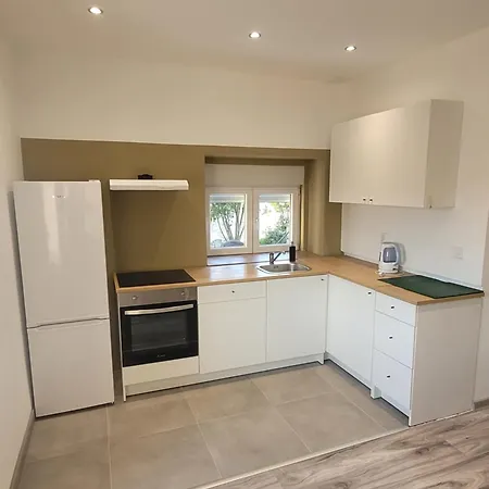 Apartman Yellow Póla