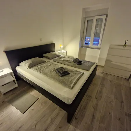 Yellow Apartament *