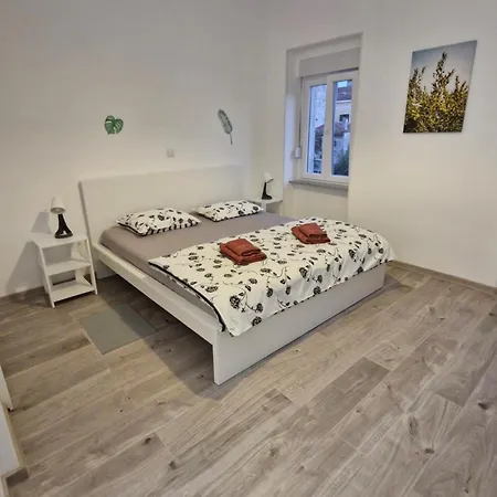 Apartament Yellow *