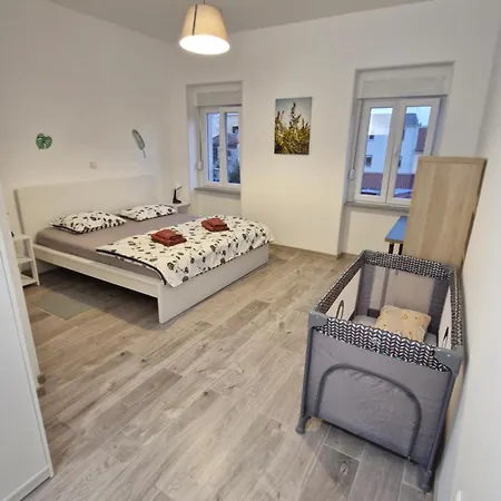 Yellow Apartament