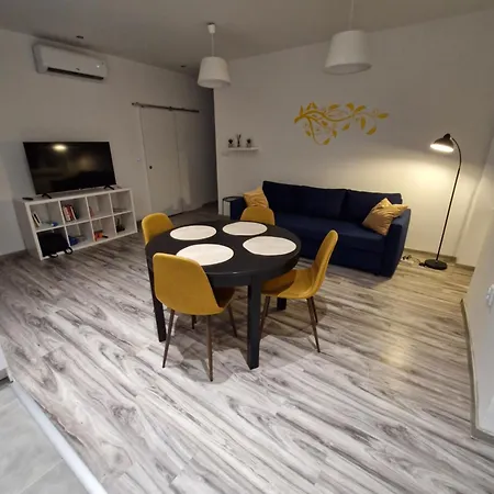 Yellow Apartamento Pula