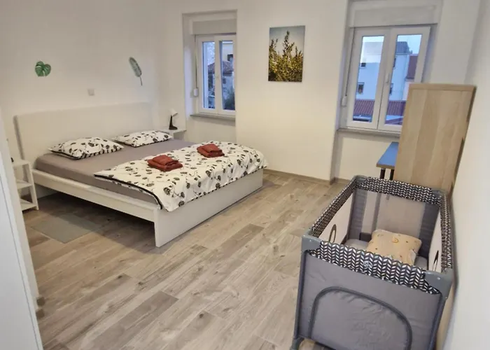 Yellow Apartament